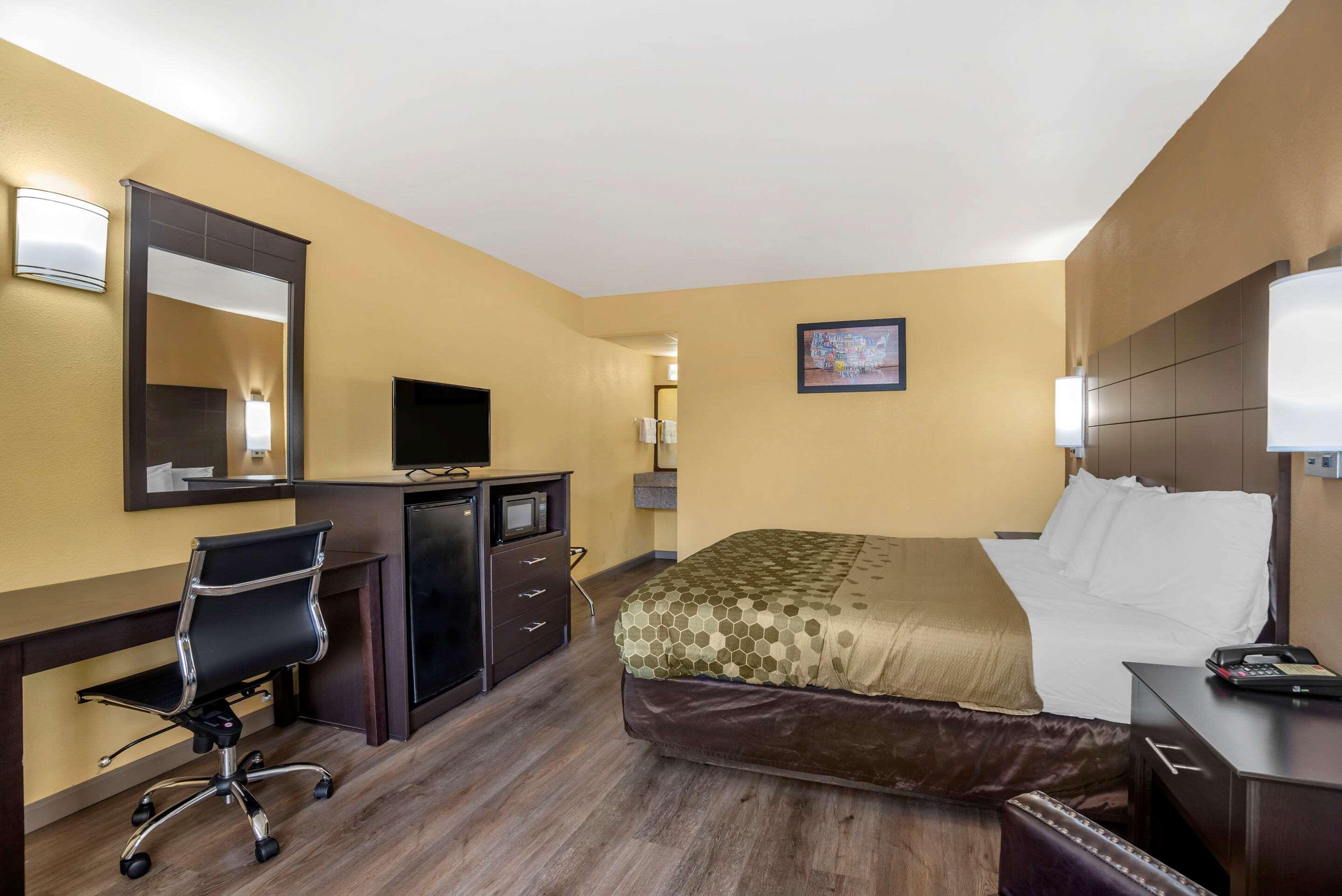 Econo Route 50 Lodge *